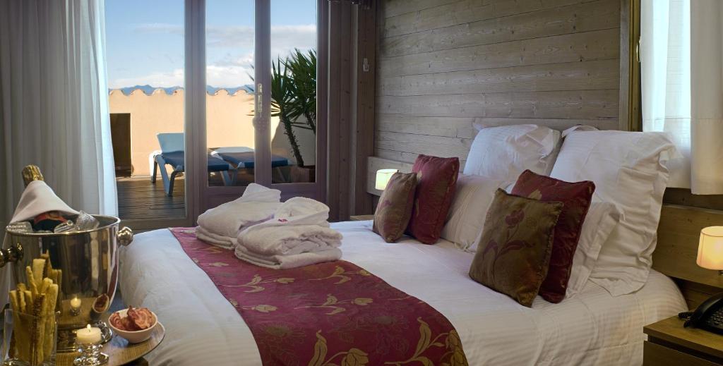 Hotel La Placa Garriguella Pokoj fotografie