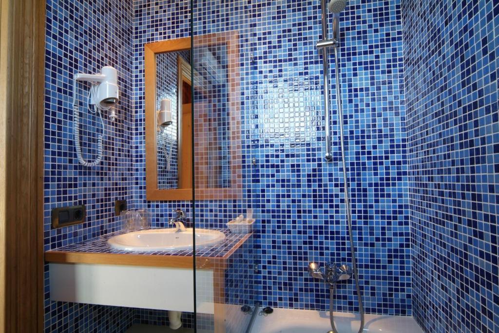 Hotel La Placa Garriguella Pokoj fotografie