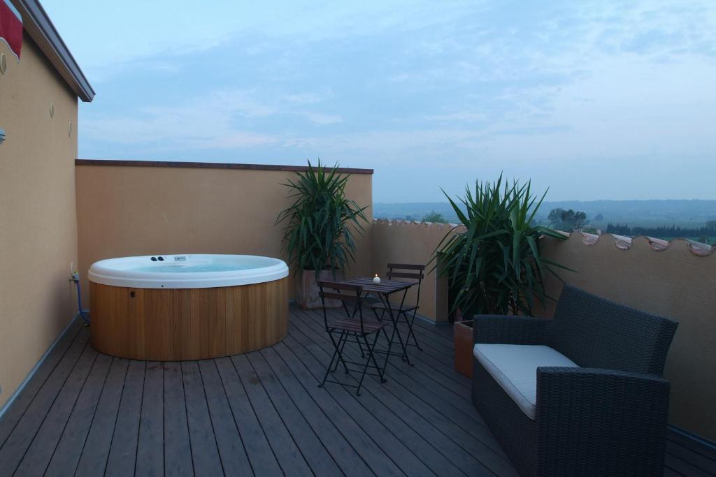 Hotel La Placa Garriguella Pokoj fotografie