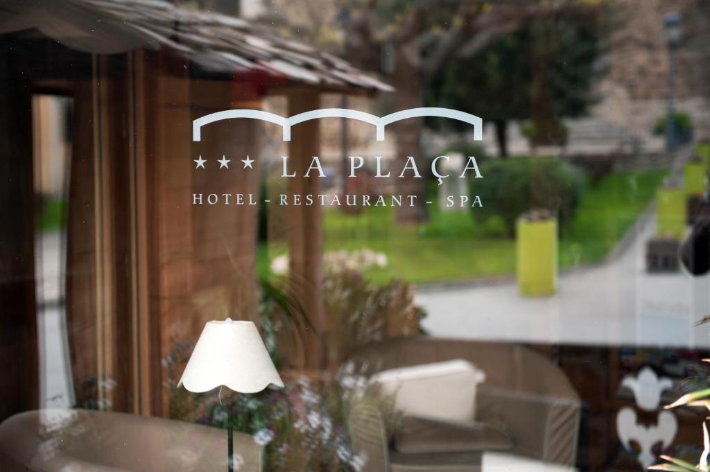 Hotel La Placa Garriguella Exteriér fotografie