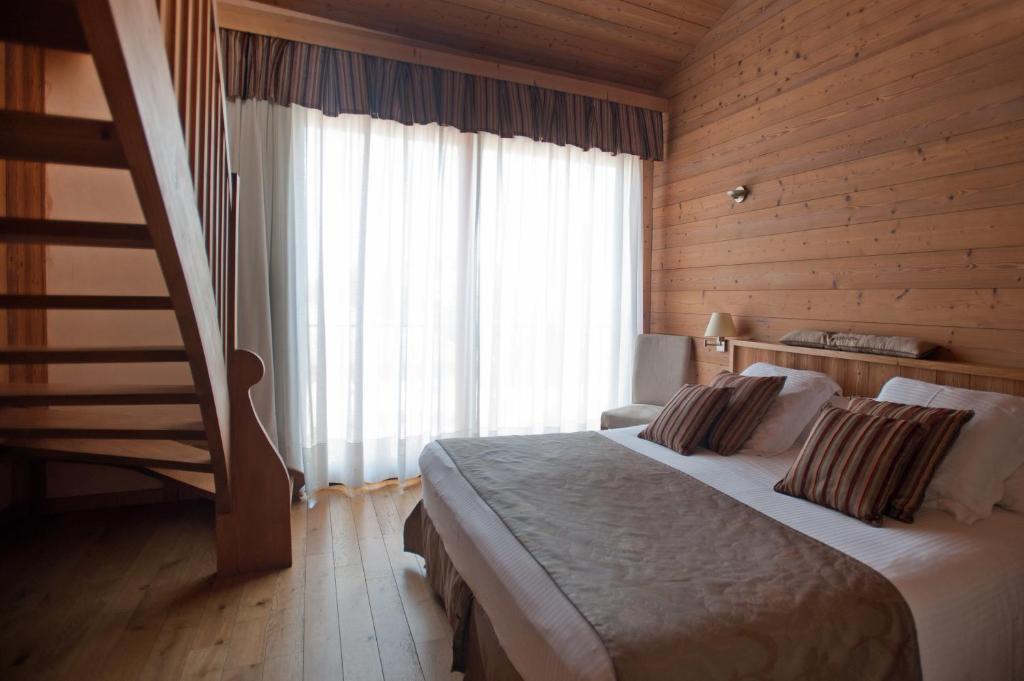 Hotel La Placa Garriguella Pokoj fotografie